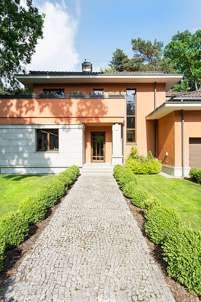 istock Simple form of a luxurious detached house 609087308