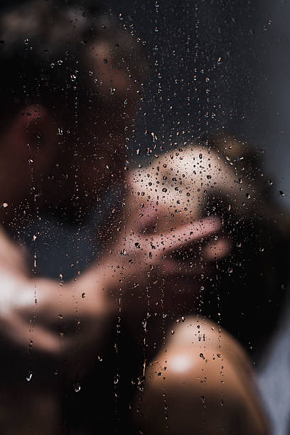 baiser chaud sous la douche - orgasm kissing sex women photos et images de collection