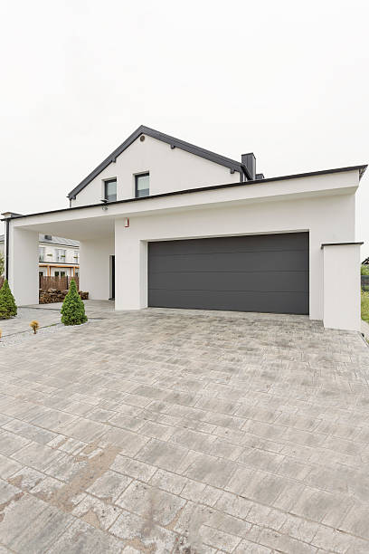 istock Easy to maintain driveway for suburbian house owners 609091032