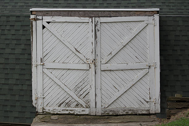 istock Damaged garage door with peeling paint 609097332