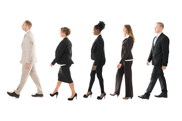 vista lateral del equipo de negocios caminando en fila - profile people in a row group of people people fotografías e imágenes de stock