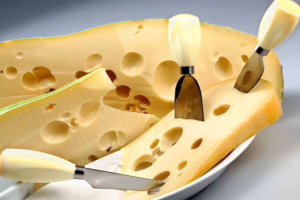 formaggio - dairy farm dairy product emmental cheese cheese imagens e fotografias de stock