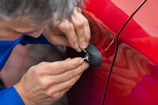 istock Hand Holding Lockpicker To Open Car Door 609693934
