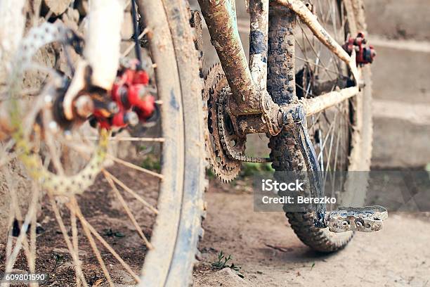 Dirty Fahrrad Stockfoto und mehr Bilder von Schmutzig - Schmutzig, Fahrrad, Erdreich