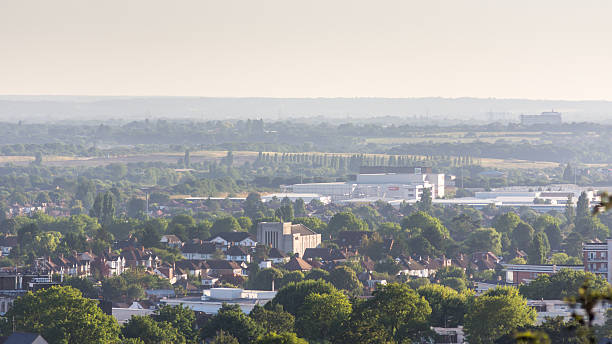 paysage urbain de herse-sur-la-colline - uxbridge photos et images de collection