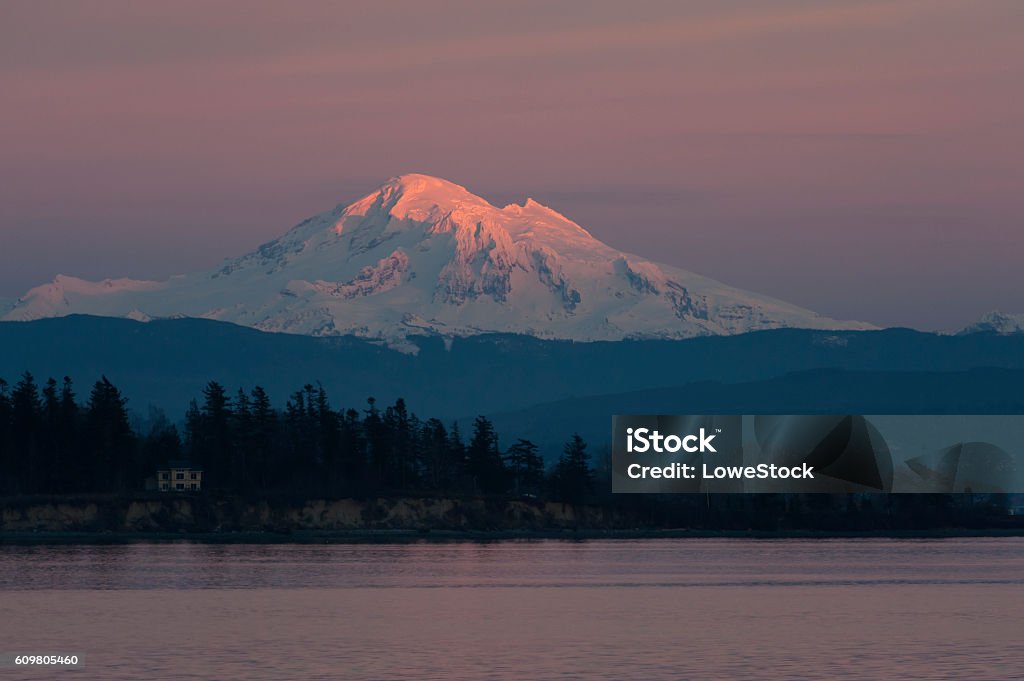 Coucher de soleil et Mt. Baker, Washington - Photo de Mont Baker libre de droits