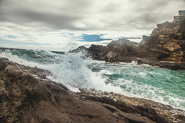 istock Water splashing over rocks at Halona Blowhole 609807018