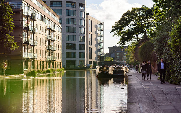 canale di regent - canal narrow boat nautical vessel england foto e immagini stock