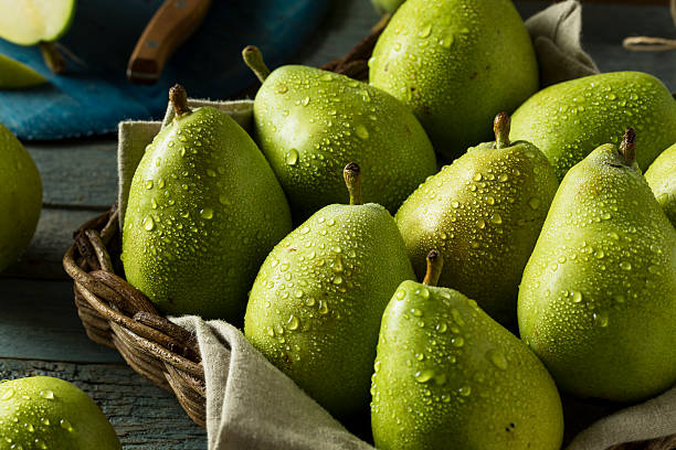 raw green organic danjou pears - pera imagens e fotografias de stock