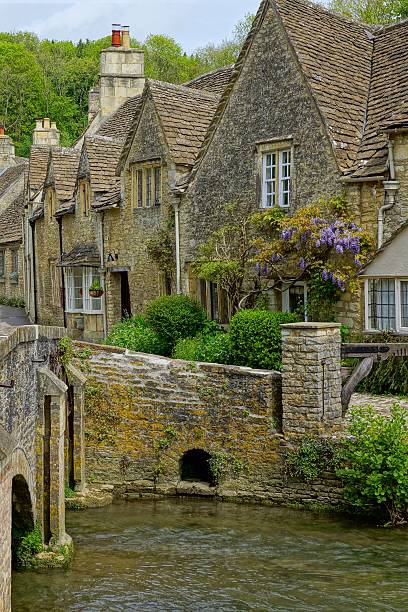 istock Traditional Cotswold Village 5 609813774