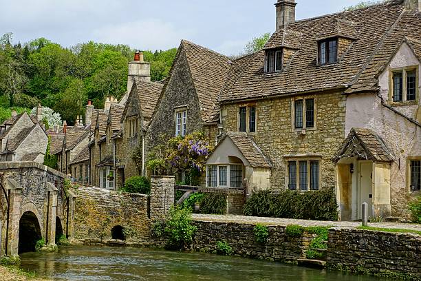 istock traditional Cotswold Village 6 609814548