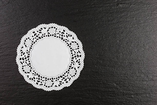 napperon papier - doily photos et images de collection