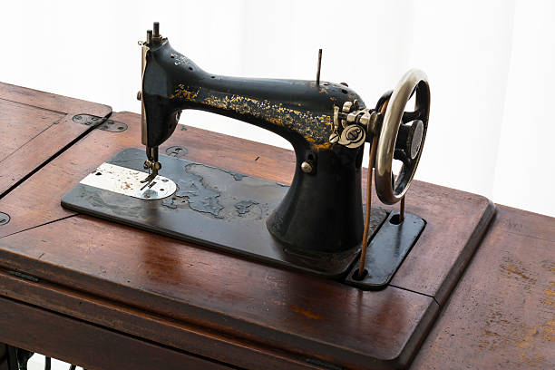 antiguidade máquina de costura - sewing sewing machine machine sewing item imagens e fotografias de stock