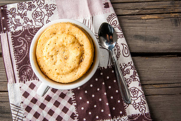 um bolo de abóbora em estilo rústico - vegetable baked cake cup - fotografias e filmes do acervo