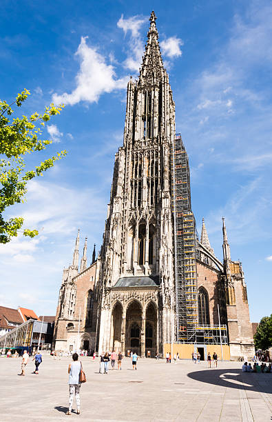 This is the dom St Peter in Regensburg, detailed shots with the telephoto lens in spring