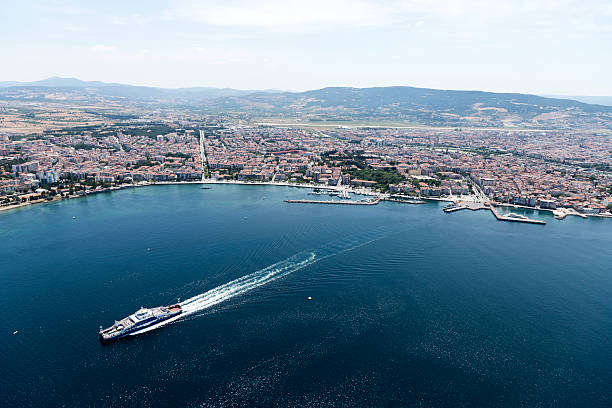 вид с воздуха на город канаккале, турция - çanakkale city стоковые фото и изображения