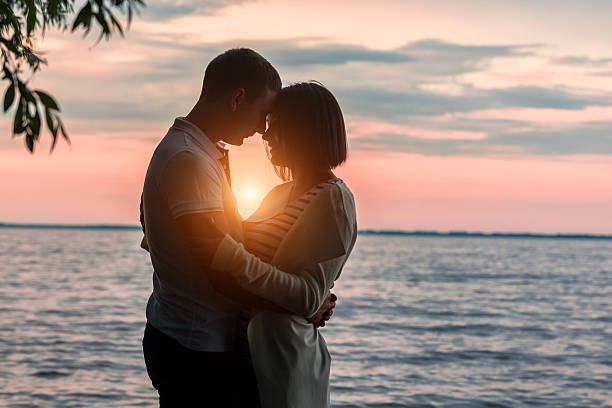 istock silhouette of a romantic couple 610010170