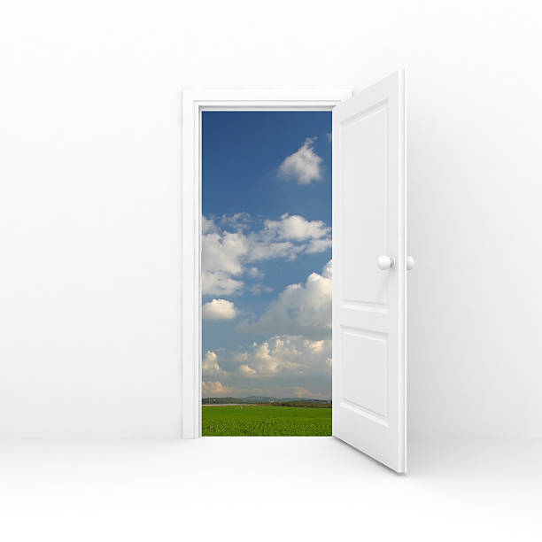 istock Open door new opportunity concept 610125962