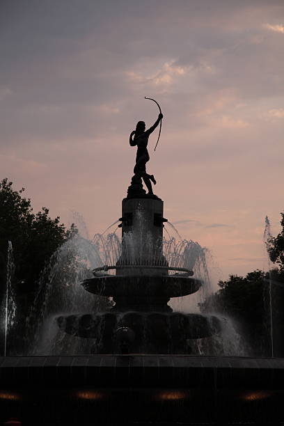 Fonte la Diana durante o pôr do sol na cidade do México, México - foto de acervo