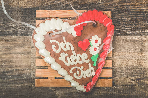 istock Delicious red white gingerbread heart with text I love you 610148188