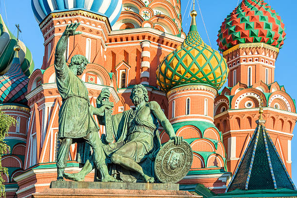 st basil's cathedral on red square, moscow, russia - russia moscow russia st basils cathedral kremlin imagens e fotografias de stock