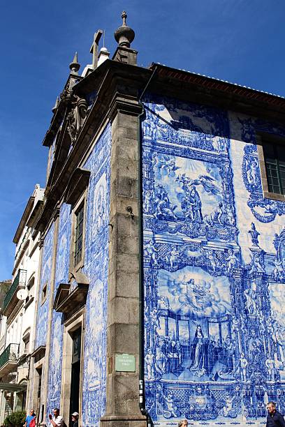 istock Blue and white tiled building Portugal 610238816