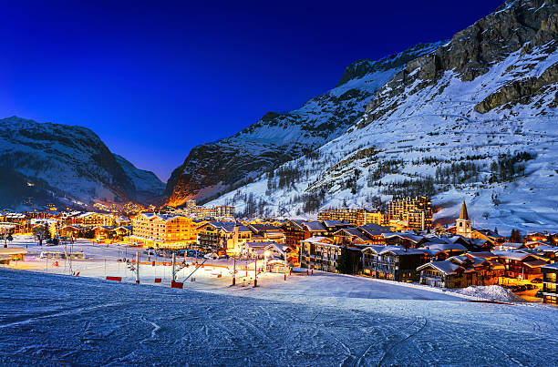 val d'isère city - ski resort winter snow night imagens e fotografias de stock