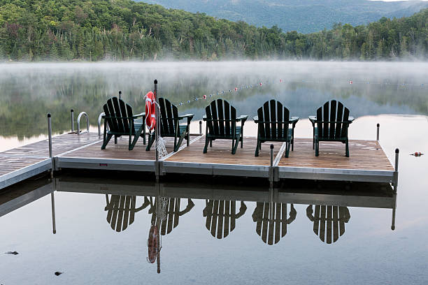 сердце озера адирондак стулья - adirondack mountains adirondack state park air landscape стоковые фото и изображения