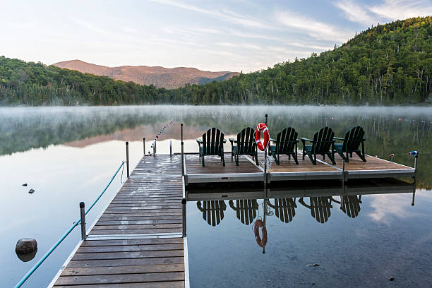 lever de soleil sur le lac misty heart - adirondack mountains adirondack state park air landscape photos et images de collection