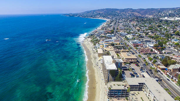 Main Beach, Laguna Beach in Southern California A view of the Main Beach Coastline in Laguna Beach, Southern California. Laguna Beach is a beach community that is a popular tourism destination and is located in Orange County. laguna beach california photos stock pictures, royalty-free photos & images