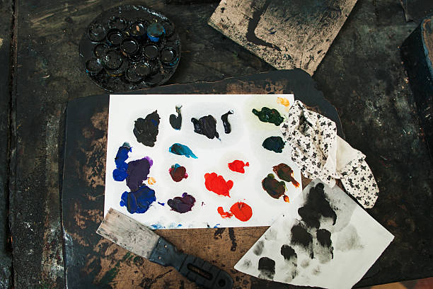 istock Palette with paletteknife and rag, flat lay 610418452