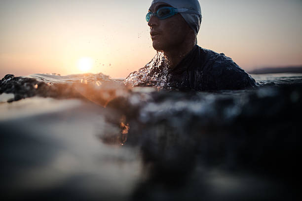 пловец в действии - body care power swimming goggles swimming стоковые фото и изображения