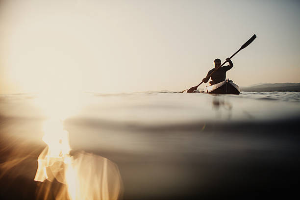sagoma di un canoista - water sport lake canoe canoeing foto e immagini stock