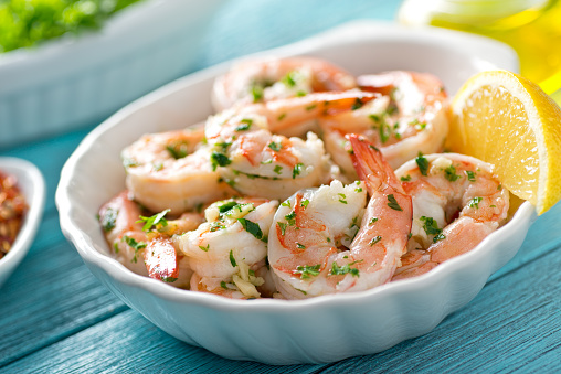 A delicious bowl of shrimp scampi with garlic, butter, and parsley.