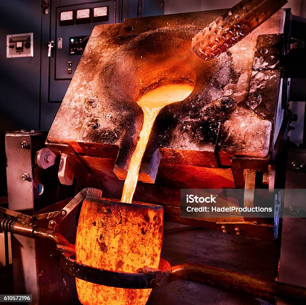 Liquid Geschmolzenen Stahl Stockfoto und mehr Bilder von Kupfer - Kupfer, Bergbau, Aluminium