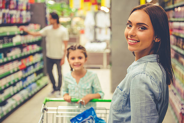 istock Family in the supermarket 610577932
