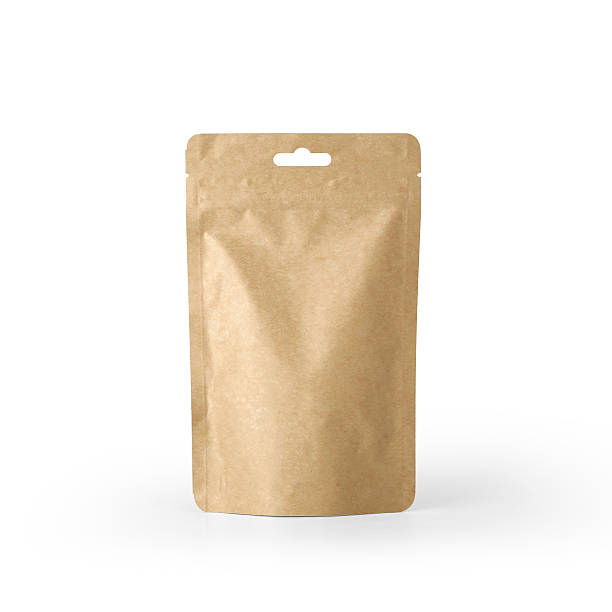 handwerk papier tasche tasche frontansicht isoliert auf weißem hintergrund. - brown coffee bag fotos stock-fotos und bilder