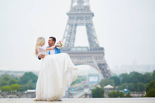 istock Just married couple near the Eiffel tower in Paris 610580912