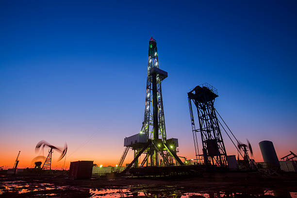 istock oilfield derrick at night 610586470