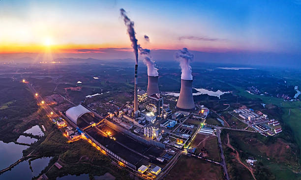 central elétrica - environmental damage power station factory smoke stack imagens e fotografias de stock