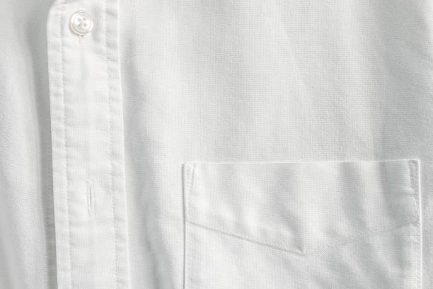 feche o bolso na camisa branca - shirt close up white button - fotografias e filmes do acervo