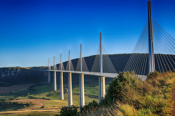 millau viaduct, aveyron deparement, france - viaduct stockfoto's en -beelden