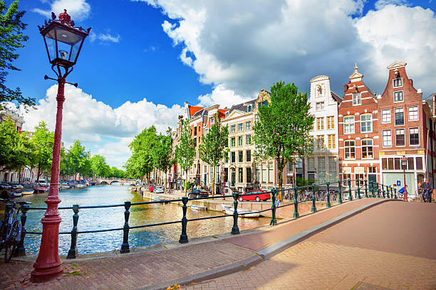 canale di amsterdam - amstel river foto e immagini stock