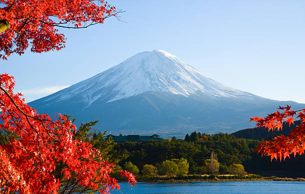 mt.fuji 秋に - volcano mt fuji autumn lake ストックフォトと画像