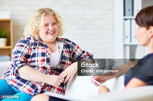 istock Consulting psychologist 610676908