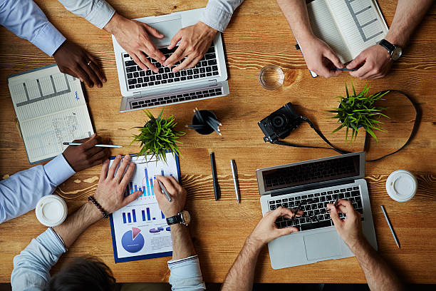 istock Discussion of salesmen 610678810