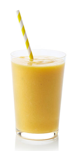 glas-mango-smoothie - drinking straw juice frozen glass stock-fotos und bilder