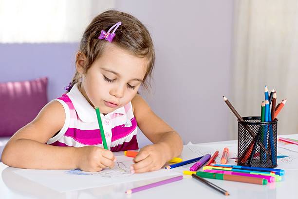 istock Little Girl Drawing Pictures 610693788