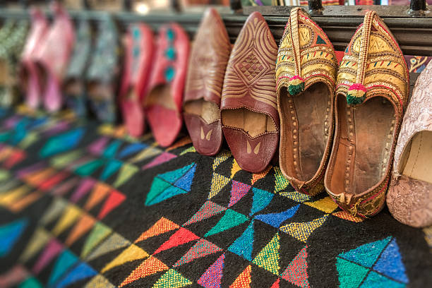 pantufas marroquina - craft market morocco shoe imagens e fotografias de stock