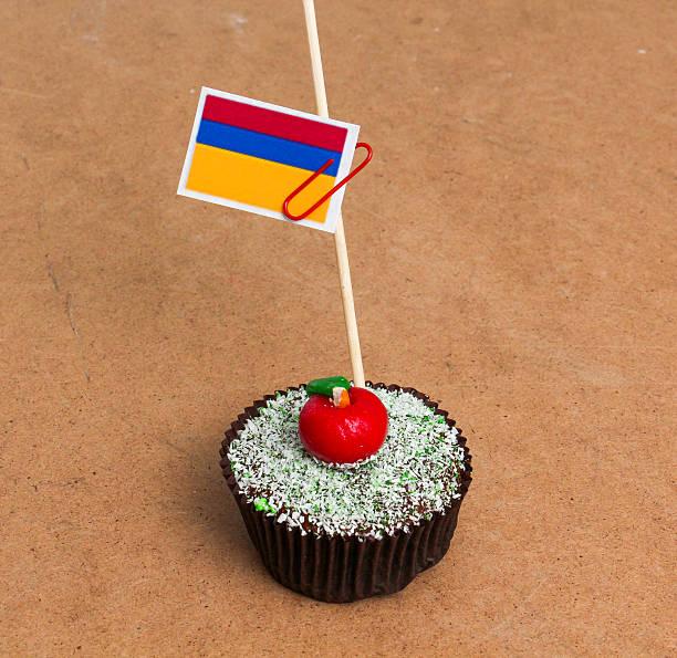 istock flag of col,ombia on a cupcake 610761820